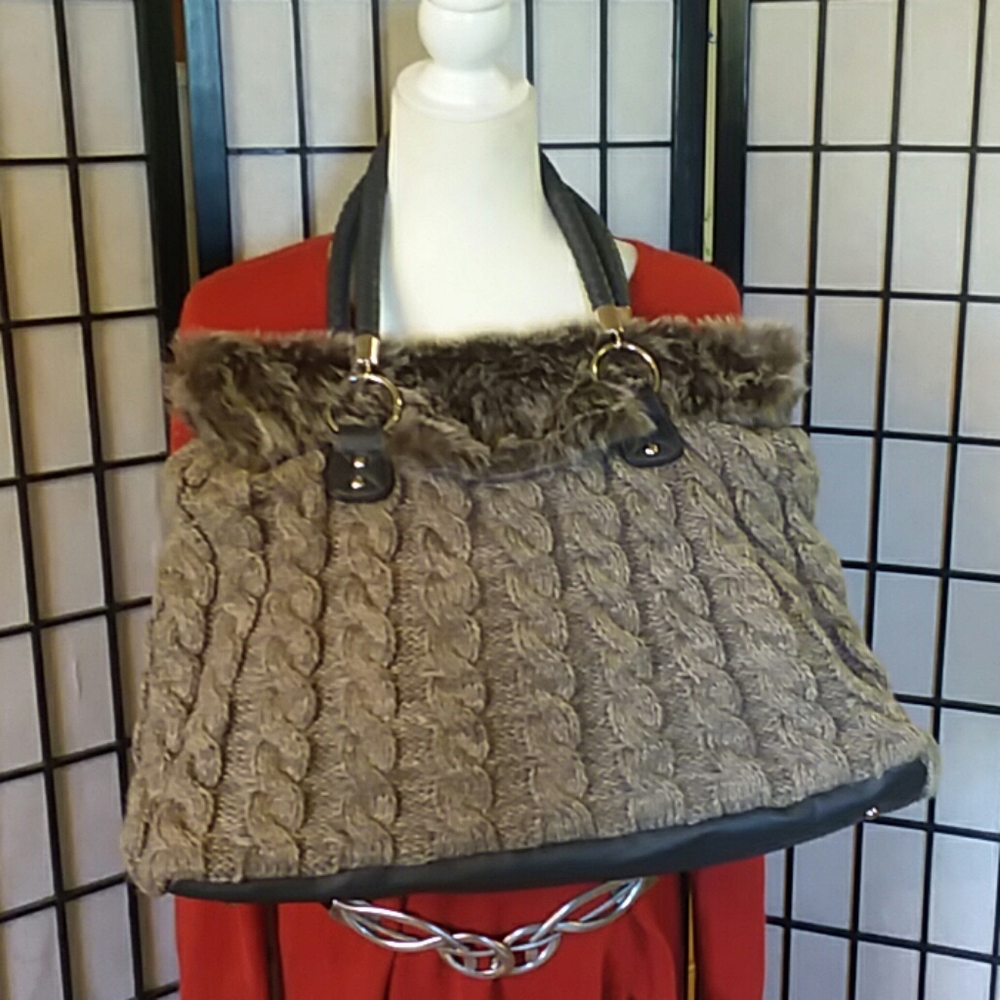 Sweater shoulder bag